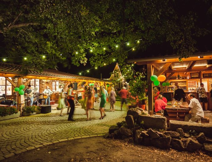 Večerní atmosféra v penzionu Kamínek v Nových Hradech